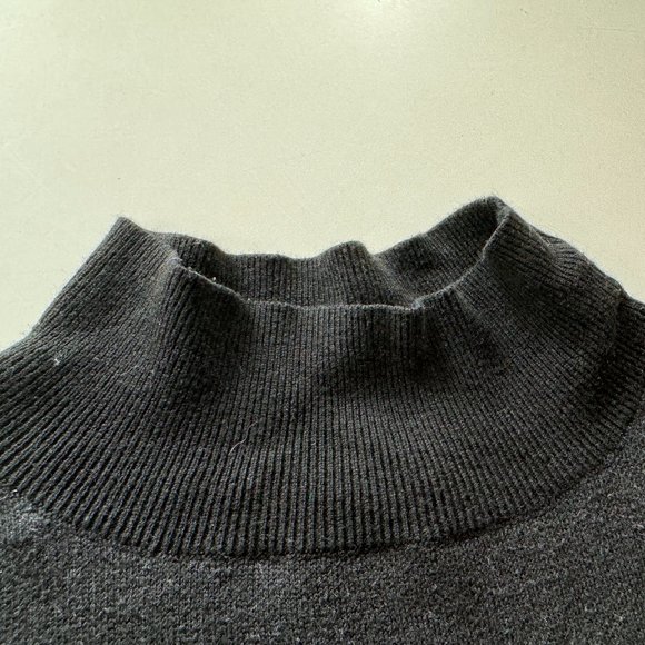 Old Navy women's mock neck sweater size L - Picture 3 of 4